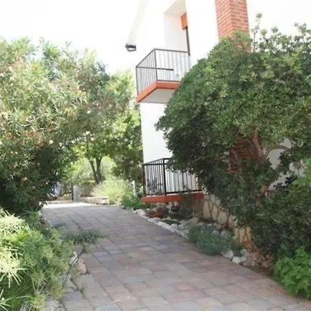 Daire Tihana Mit Mediterranem Garten