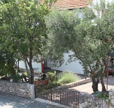 Tihana Mit Mediterranem Garten Apartment *