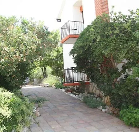 Tihana Mit Mediterranem Garten