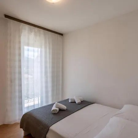 Apartment Tihana Mit Mediterranem Garten Stari Grad (Hvar)