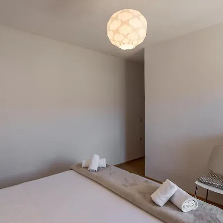 Apartment Tihana Mit Mediterranem Garten Stari Grad (Hvar)