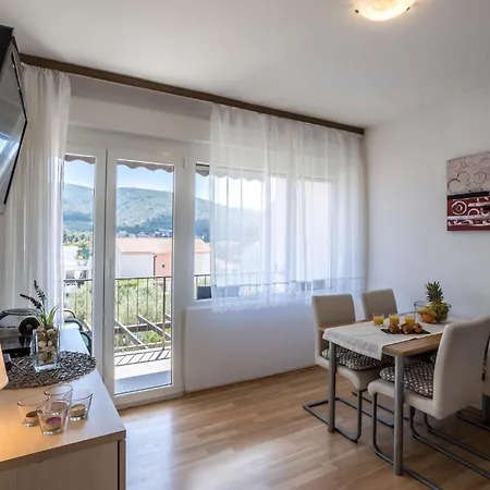 Apartment Tihana Mit Mediterranem Garten *