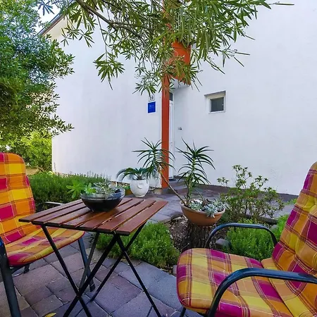 Tihana Mit Mediterranem Garten Apartment